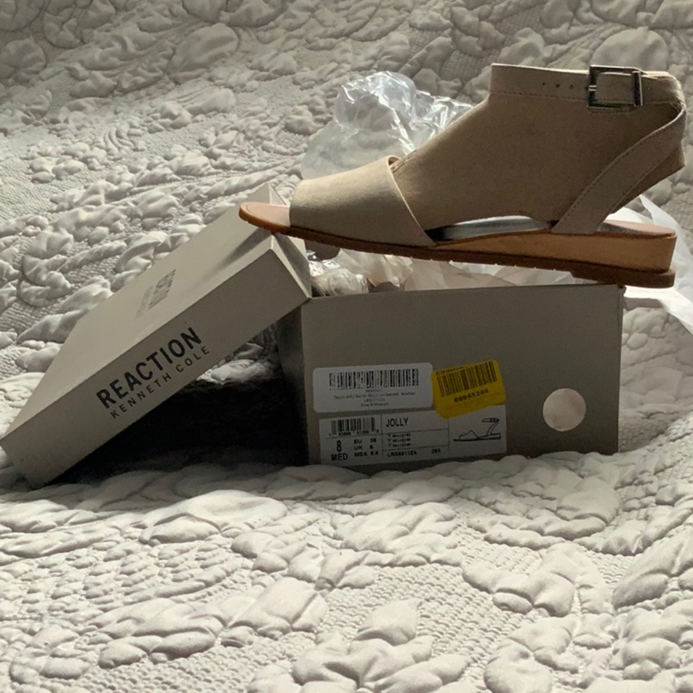 BNIB Kenneth Cole Reaction taupe wedge sandals size 8/39